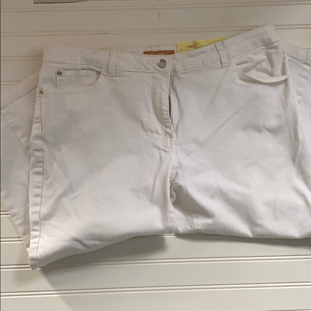 Cute white capris with zipper detail on cuffs.